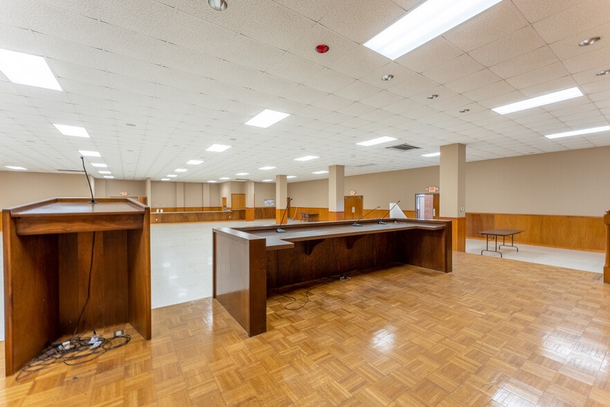 More Photos Of 7370 Chef Menteur Hwy, New Orleans Lodge Meeting Hall For Sale