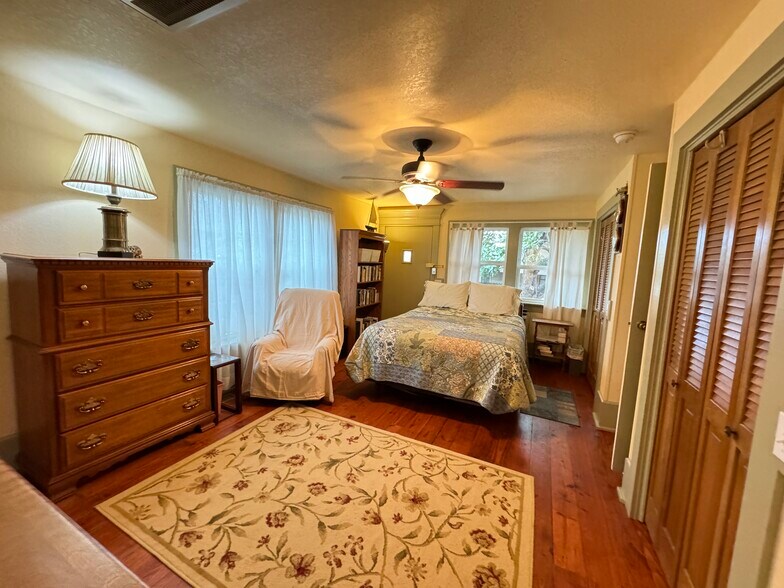 More Photos Of 224 W Chickasaw St, Tahlequah Hospitality For Sale