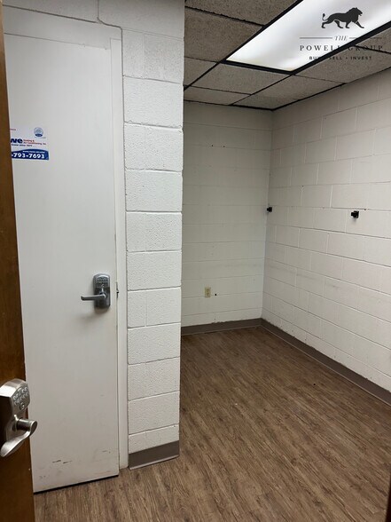 More Photos Of 5929 50th St, Lubbock Service For Lease