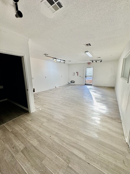More Photos Of 133 E Parris Ave, High Point Freestanding For Lease