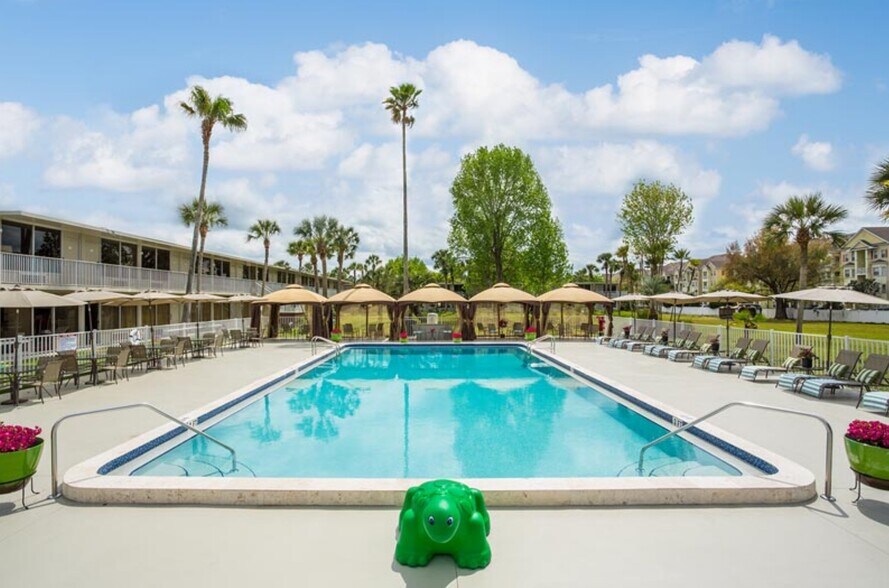 More Photos Of 5200 W Irlo Bronson Memorial Hwy, Kissimmee Hotel For Sale