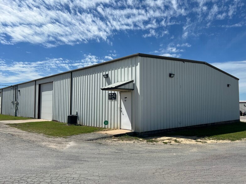 More Photos Of 224 Ken Dr, Sherman Industrial For Lease