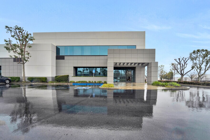 More Photos Of 28 Hammond, Irvine Warehouse For Sale