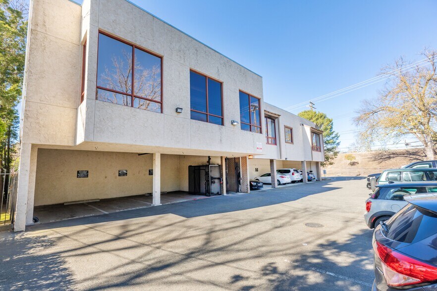More Photos Of 725 30th St, Sacramento Office For Lease