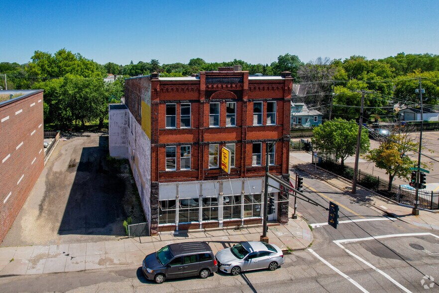 More Photos Of 842 Rice St, Saint Paul Storefront Retail Residential For Lease