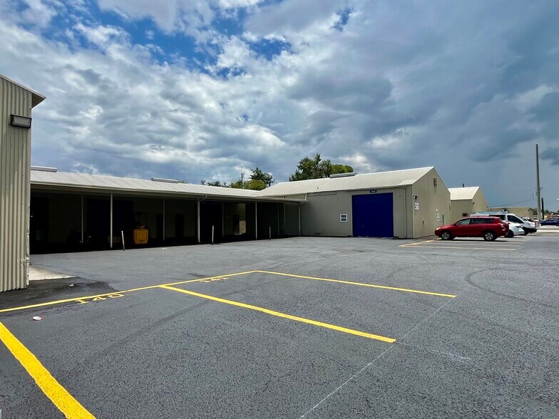More Photos Of 6152 15th St E, Bradenton Warehouse For Lease