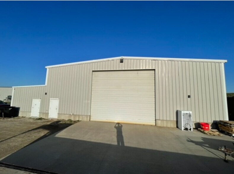 Primary Photo Of 523 Business Parkway rd, Falls City Manufacturing For Sale