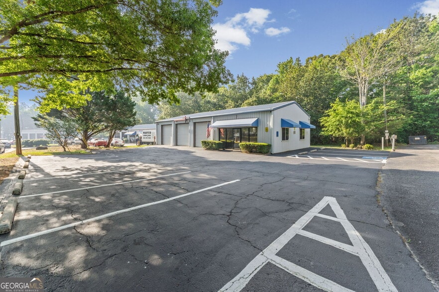 More Photos Of 12 Tower Pl, Newnan Service For Lease