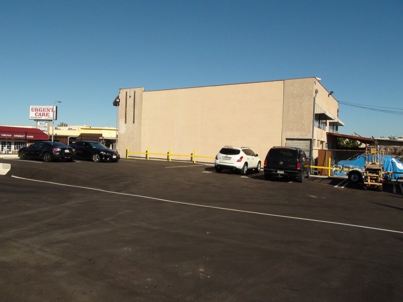 More Photos Of 18066 Ventura Blvd, Encino Auto Dealership For Sale