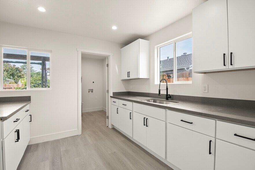 More Photos Of 91 5th Ave, Redwood City Showroom For Sale