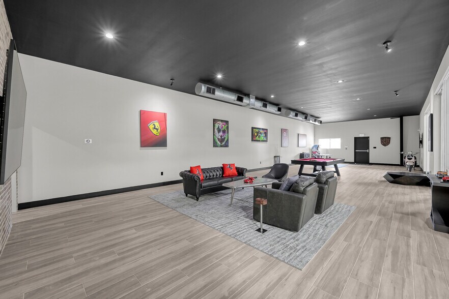 More Photos Of 21255 Blair Rd, Conroe Warehouse For Sale