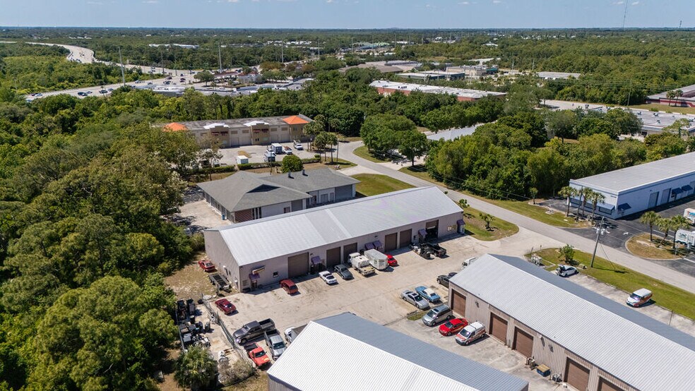 More Photos Of 1556-1578 SE South Niemeyer Cir, Port Saint Lucie Warehouse For Sale