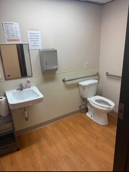 More Photos Of 50 Old Village Rd, Columbus Office For Lease