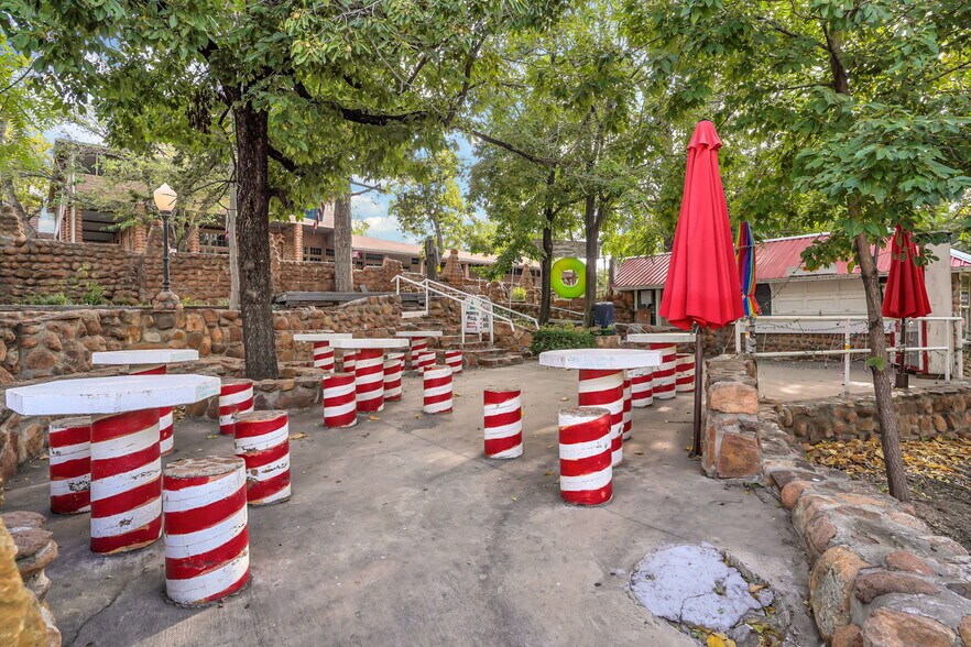 More Photos Of 140 E Lake Dr, Medicine Park Restaurant For Sale