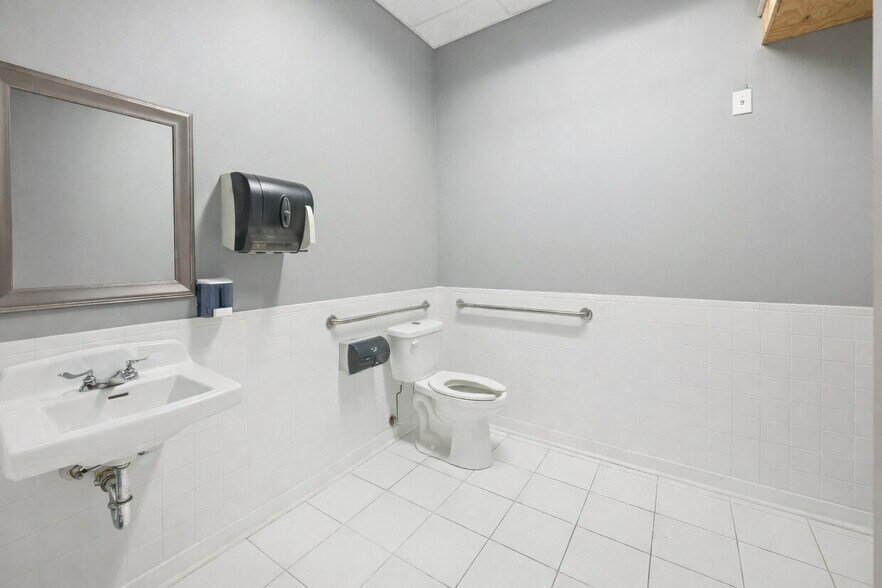 More Photos Of 4420-4428 N Clark St, Chicago Apartments For Sale