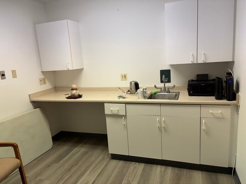 More Photos Of 1024 Hilton Parma Rd, Hilton Medical For Lease