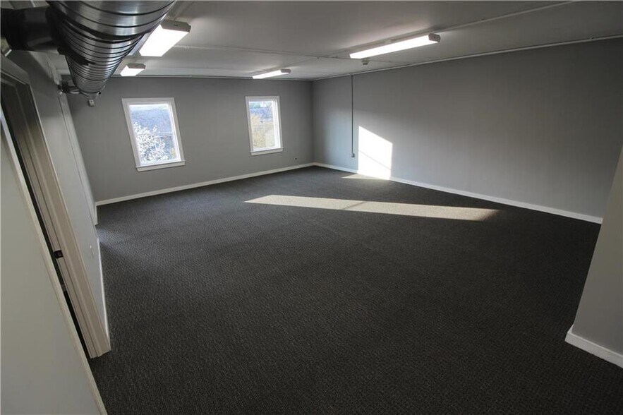 More Photos Of 187-191 Main St, Emmaus Coworking Space