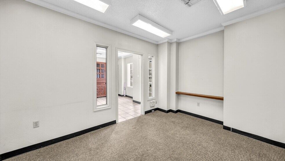 More Photos Of 107 Fannin St, Millsap Bank For Lease