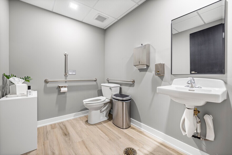 More Photos Of 23936 Industrial Park Dr, Farmington Hills Warehouse For Sale