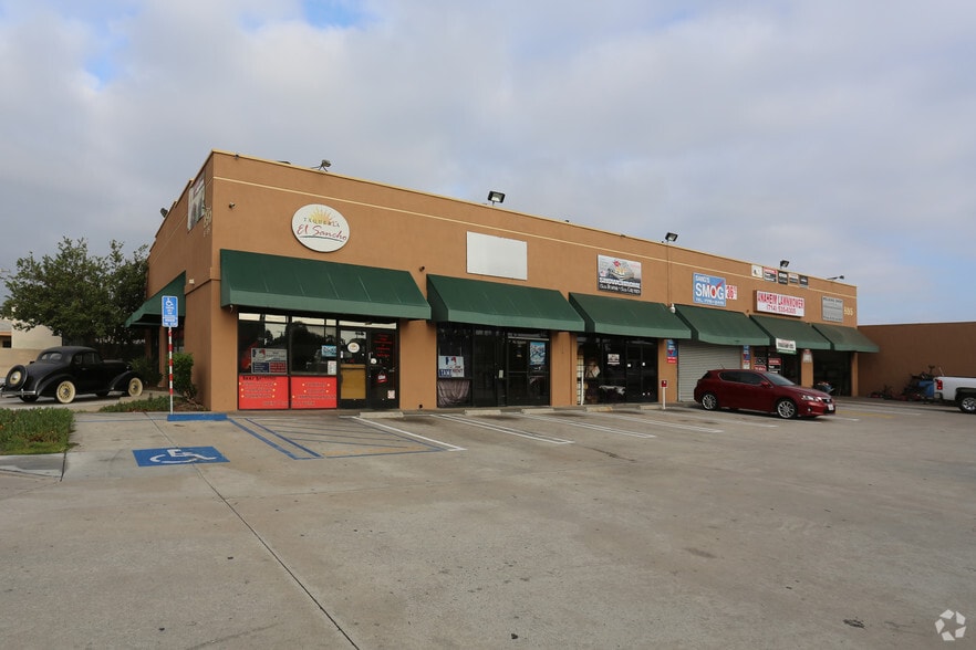 More Photos Of 895 S East St, Anaheim General Retail For Lease