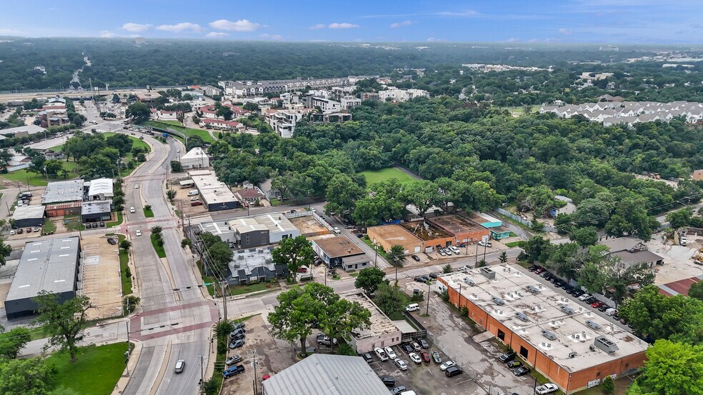 More Photos Of 914 W Commerce St, Dallas Showroom For Lease
