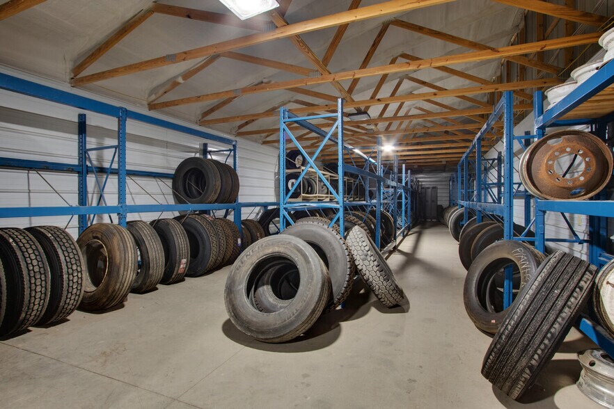 More Photos Of 25137 Outer Road 27, Wayland Auto Repair For Lease