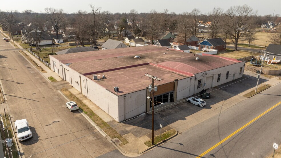 More Photos Of 303 N 13th St, Paducah Light Distribution For Lease