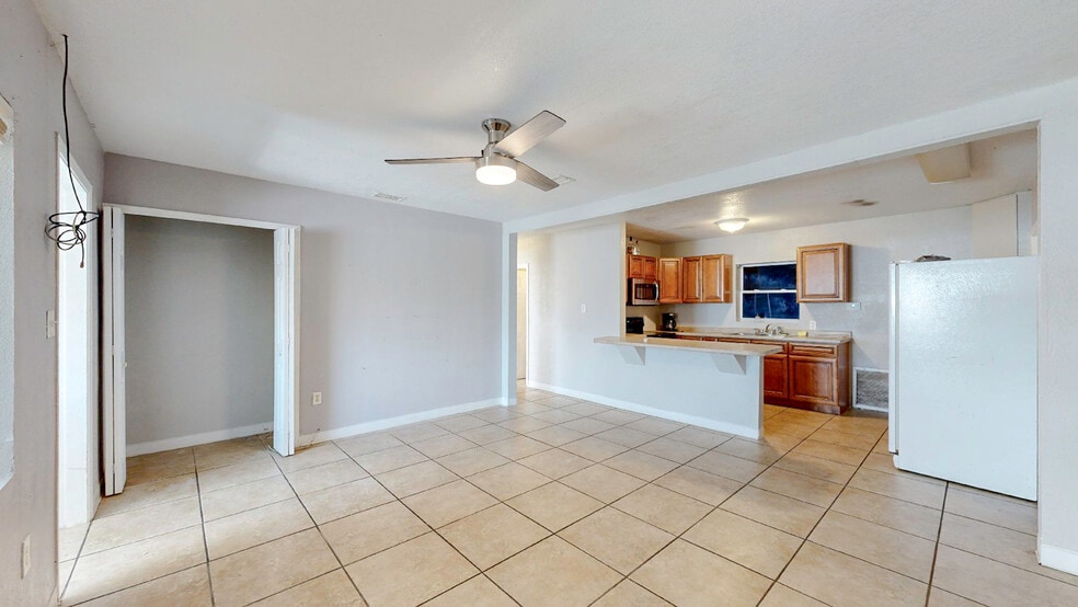 More Photos Of 1918 Aurora Rd, Melbourne Auto Dealership For Lease