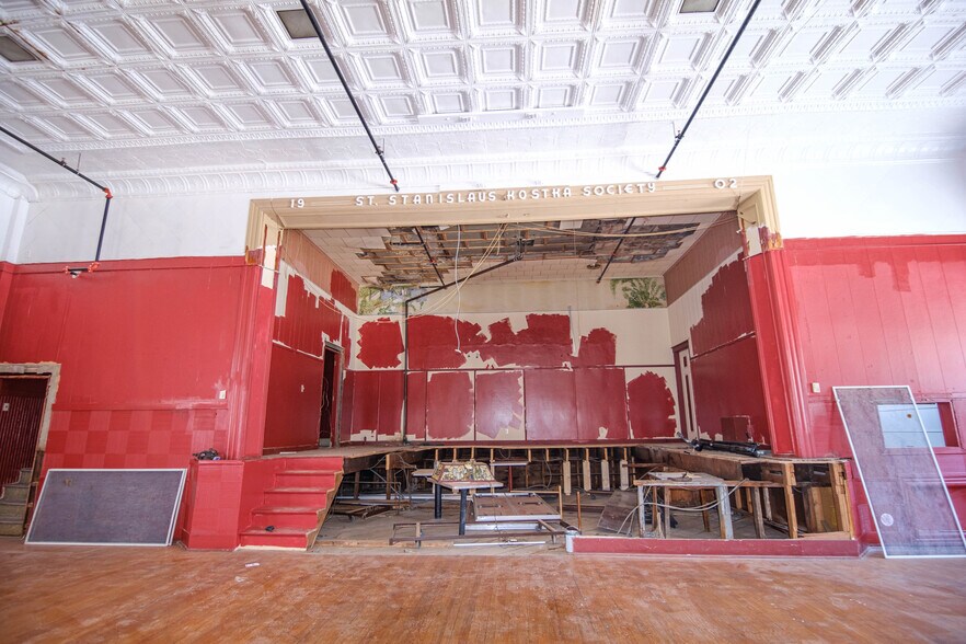 More Photos Of 8-10 E Hoosac St, Adams Restaurant For Lease