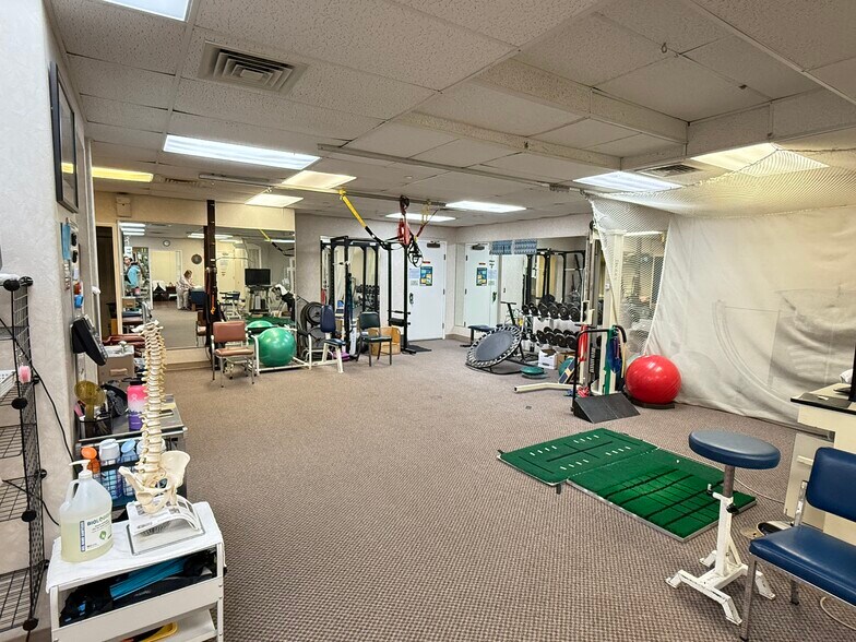 More Photos Of 725 Kapiolani Blvd, Honolulu Office For Lease