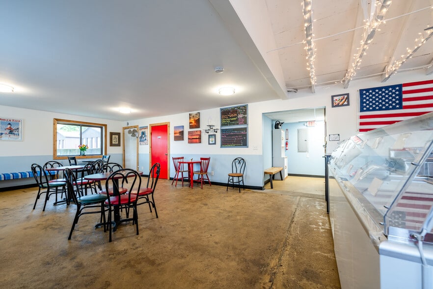 More Photos Of 50463 M-152, Dowagiac General Retail For Sale