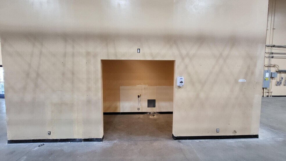 More Photos Of 3325-3326 W Oquendo Rd, Las Vegas Warehouse For Lease