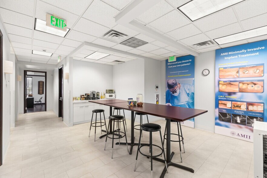 More Photos Of 7830 W Sahara Ave, Las Vegas Office For Sale