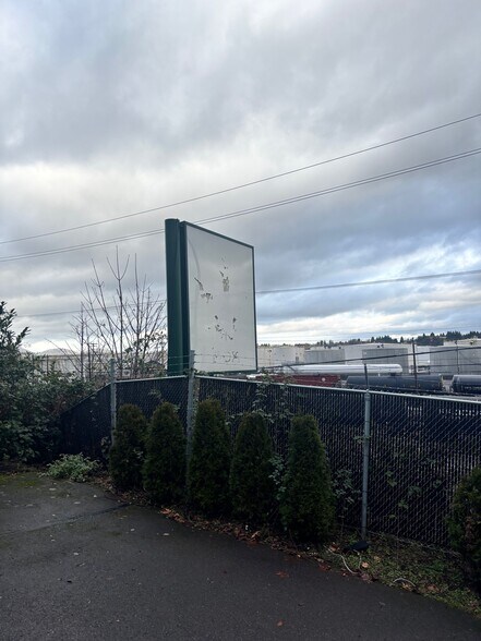 More Photos Of 5135 Nw Saint Helens Rd, Portland Office For Sale