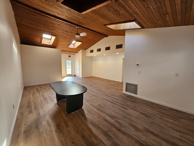 More Photos Of 410 Main St, Southington Storefront Retail Office For Sale