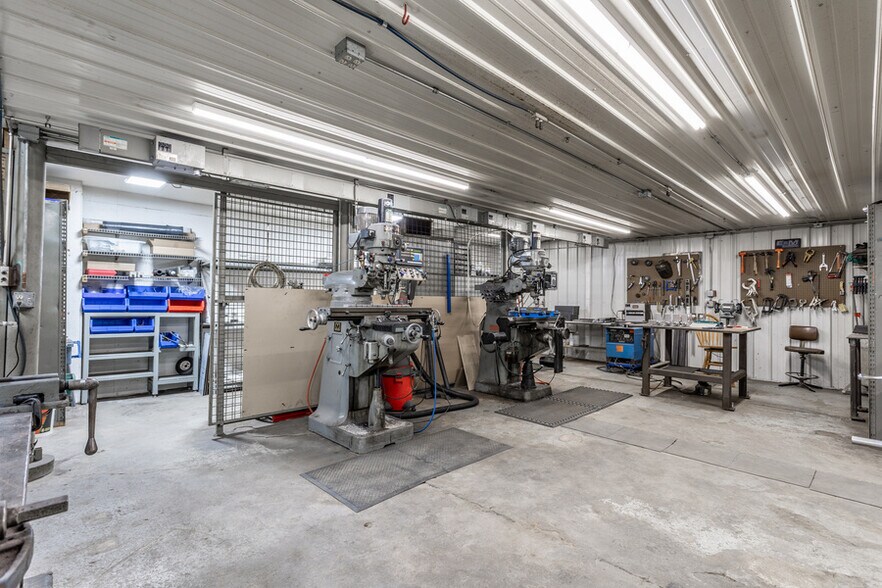 More Photos Of 204 Washington st, Frankton Warehouse For Sale