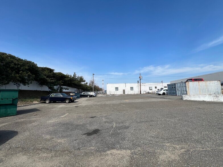 More Photos Of 168 Broad Hollow Rd, Farmingdale Freestanding For Lease