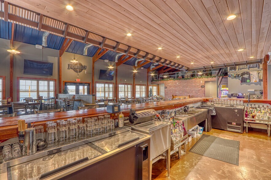 More Photos Of 9971 N Grand Pines Ln, Hayward Restaurant For Sale