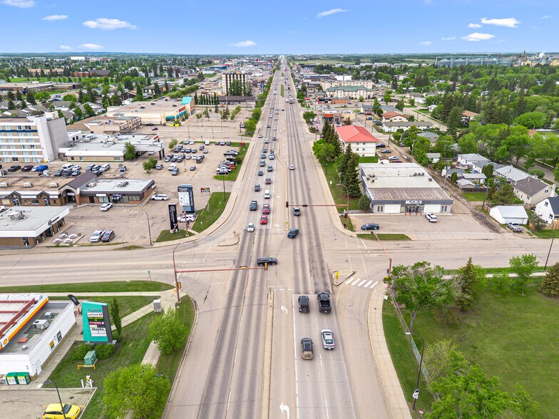 More Photos Of 5402 44 St, Lloydminster Freestanding For Sale