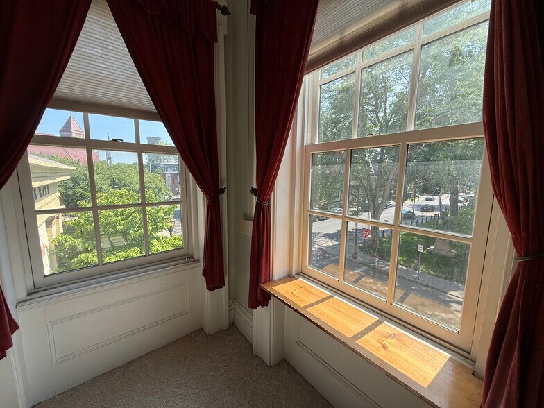 More Photos Of 27 Main St, Kingston Bank For Sale