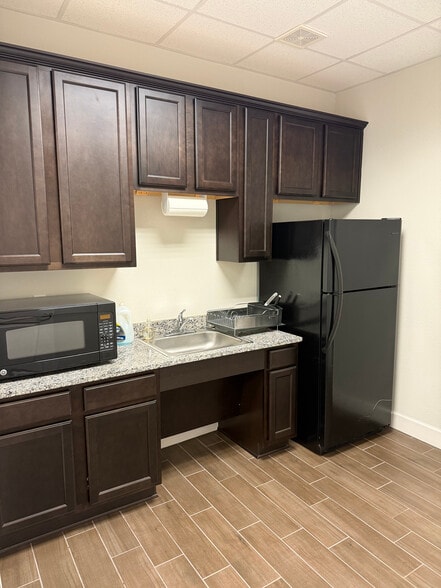 More Photos Of 633 E Fernhurst Dr, Katy Medical For Sale