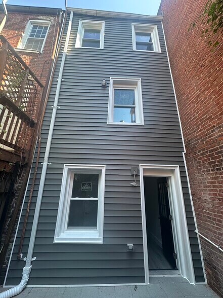 More Photos Of 1235 Pennsylvania Ave SE, Washington Storefront Retail Office For Lease