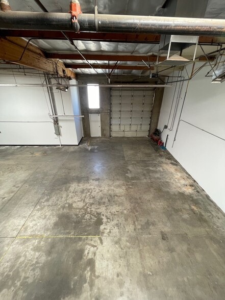 More Photos Of 19428-19434 Business Center Dr, Northridge Warehouse For Lease