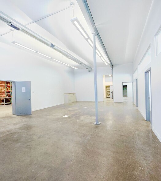 More Photos Of 452 N Claremont Ave, Chicago Manufacturing For Lease