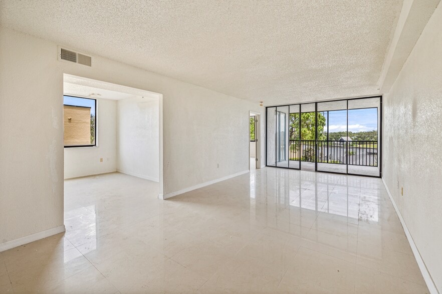 More Photos Of 2424 W Tampa Bay Blvd, Tampa Multifamily For Sale