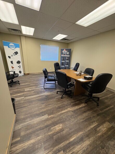 More Photos Of 4106-4112 S Commerce Dr, Murray Light Manufacturing For Lease