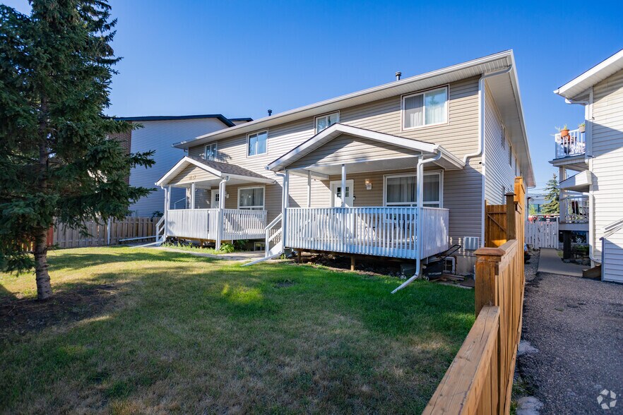 Primary Photo Of 4627 73 St NW, Calgary Apartments For Sale