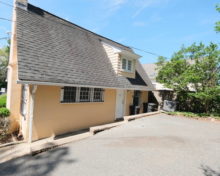 More Photos Of 304 Bloomfield Ave, Verona Medical For Lease