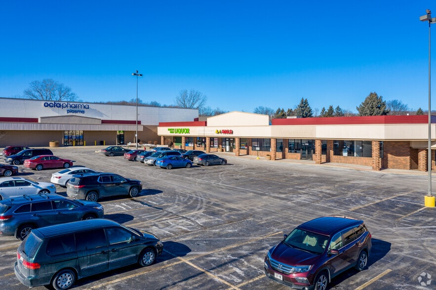 More Photos Of 8600-8604 W Brown Deer Rd, Milwaukee General Retail For Sale
