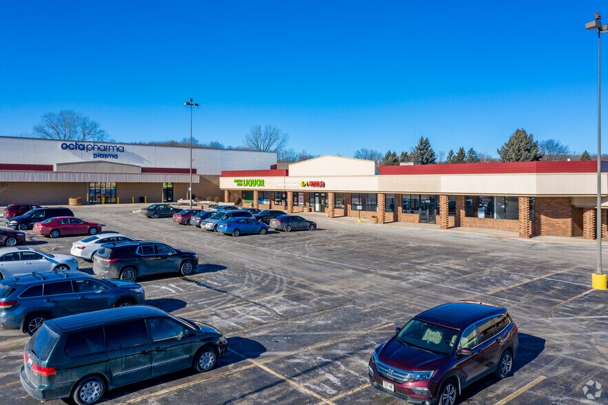 More Photos Of 8600-8604 W Brown Deer Rd, Milwaukee General Retail For Sale